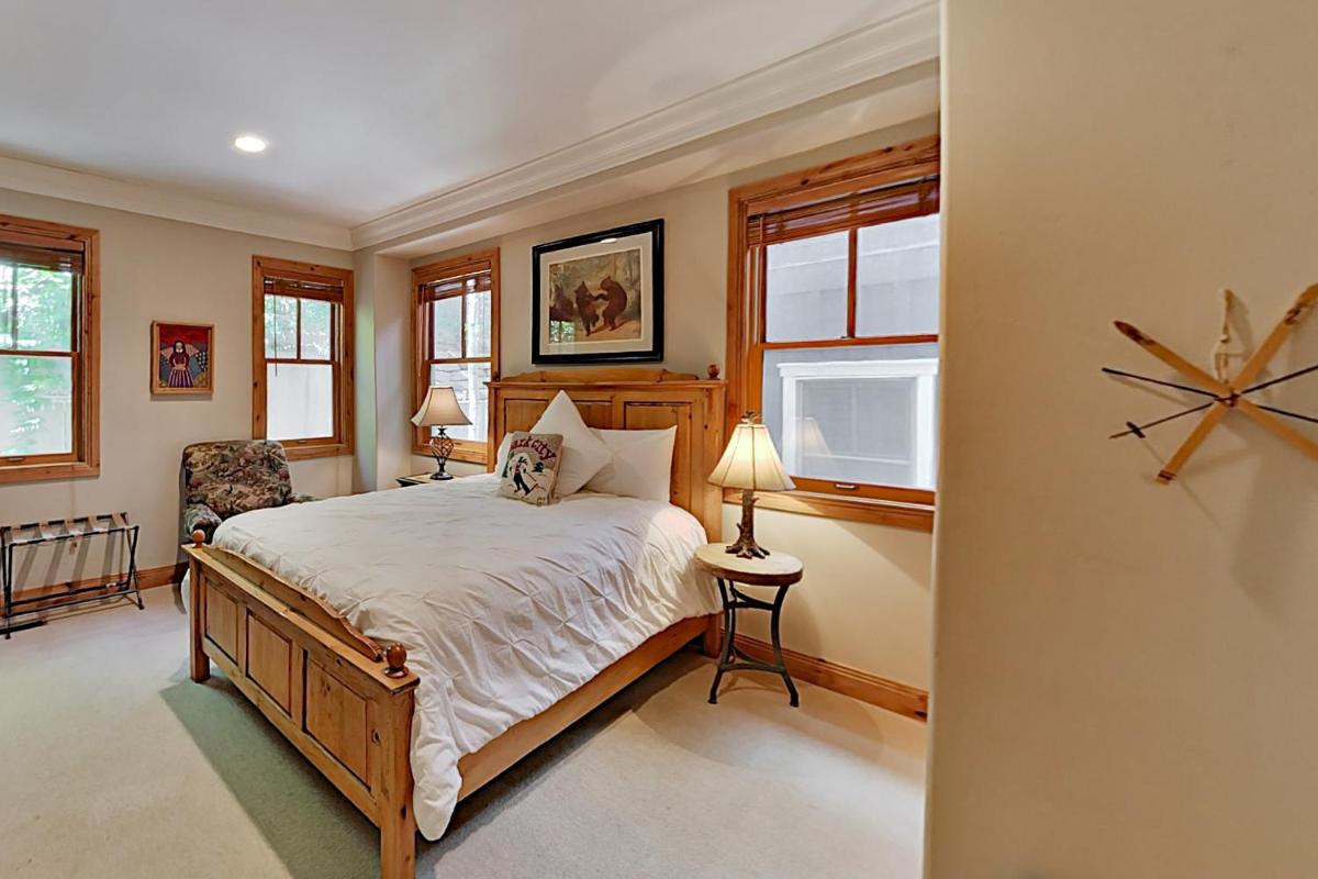 Popular attractions Area Nearby Property